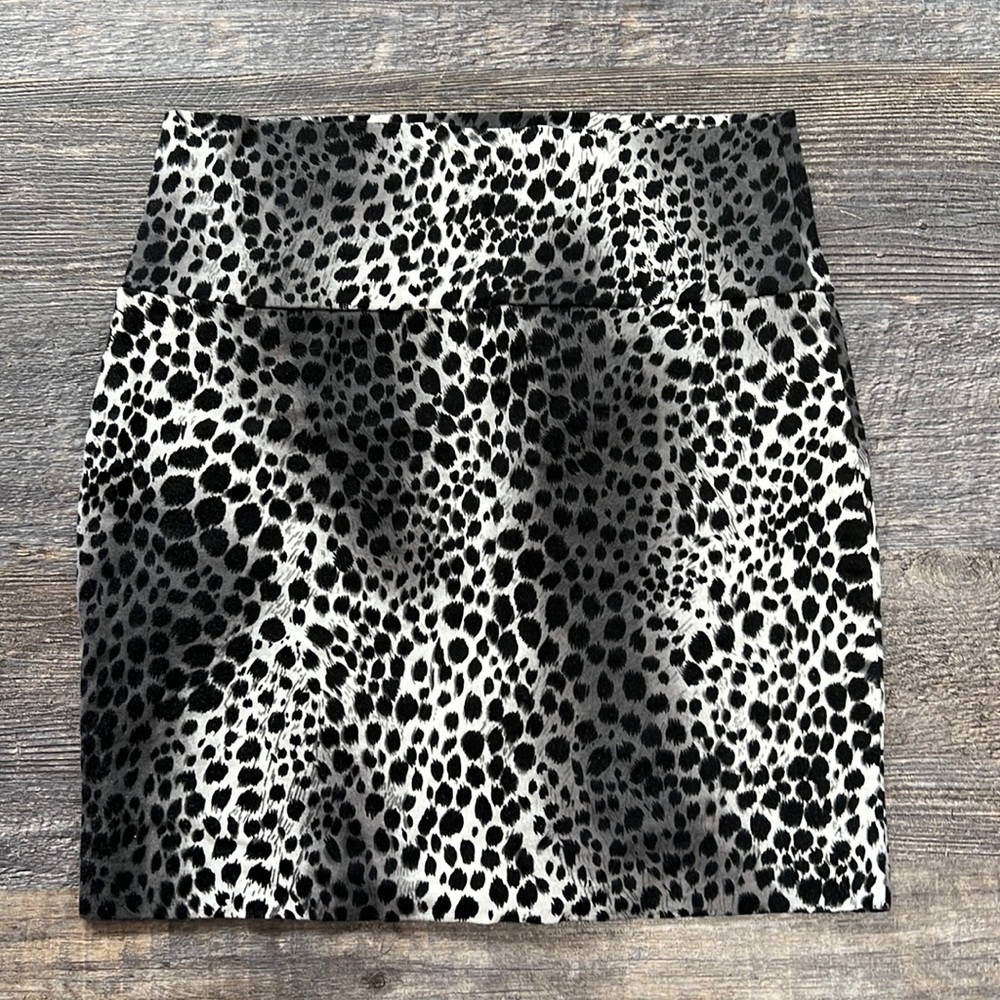 Leopard skirt size Small